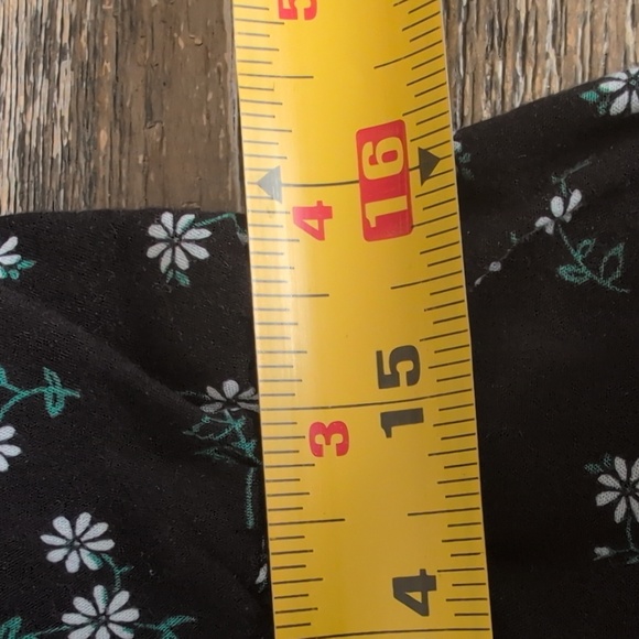 Floral Wide Leg Cropped Jumpsuit Medium Black Faux Wrap Culotte Rayon - Picture 15 of 17